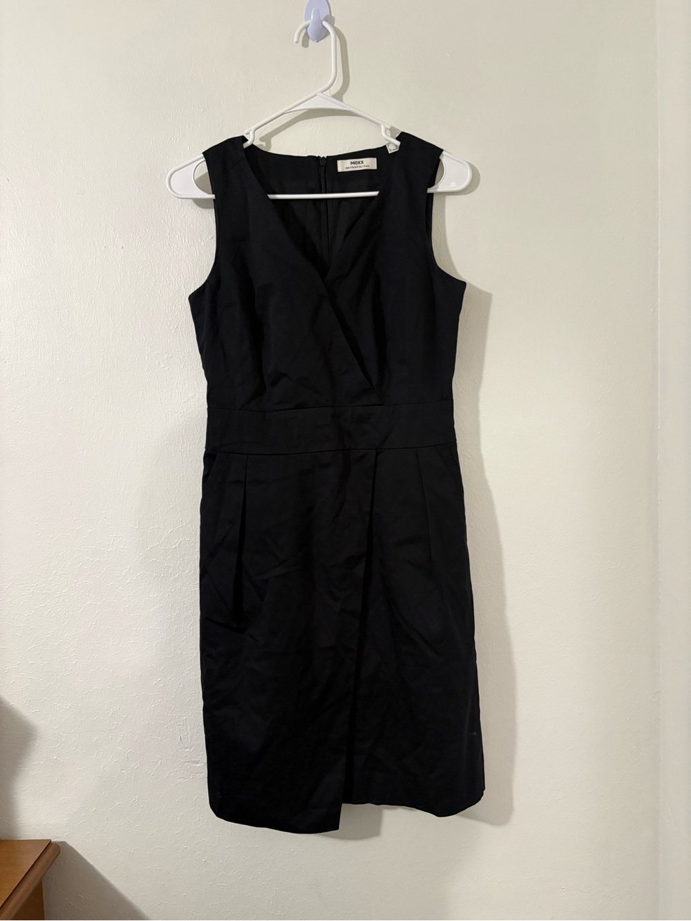 Mexx Metropolitan V-Neck Sleeveless Dress | Size: Small